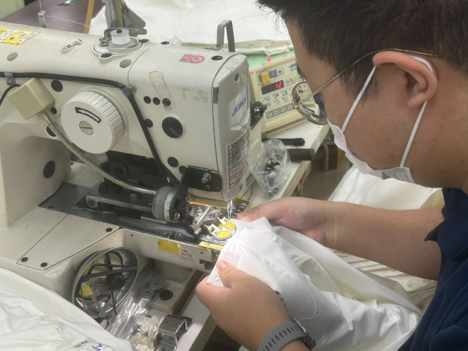 縫製スタッフ/シャツボタン付けの画像