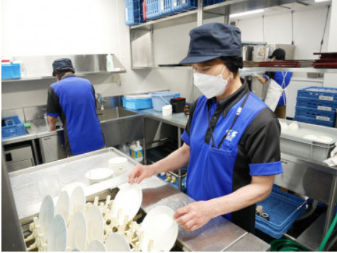 食器洗浄スタッフ【食器洗浄機での洗浄や拭き上げ及び収納】の画像