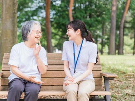 (無資格・未経験可)介護スタッフ【起床や食事などの日常的なサポートのお仕事】の画像