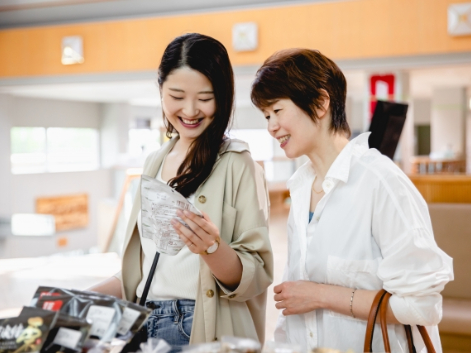 (未経験可)空港内でのお土産販売【商品の陳列補充などの販売業務】／職業紹介の画像