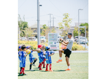 サッカーインストラクター【幼稚園児や小学生を対象としたコーチングやPR活動など】の画像