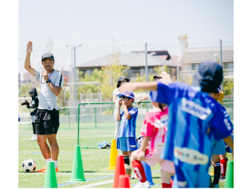 サッカーインストラクター【幼稚園児や小学生を対象としたコーチングやPR活動など】の画像