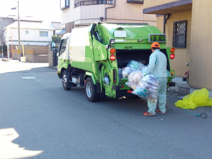 ごみ収集スタッフの画像