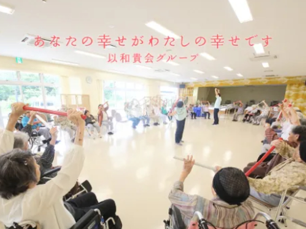 介護スタッフ(未経験可)【グループ内福祉施設での介助やレクなどの介護業務】の画像