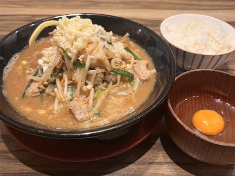 ラーメン店のホール兼キッチンスタッフの画像