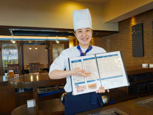 店舗スタッフ【鉄板焼き専門店でのキッチンおよびホール業務】の画像