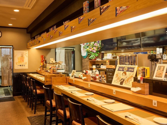 和食居酒屋でのホールスタッフの画像