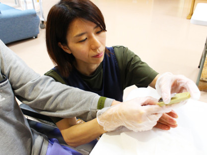 介護福祉士【利用者の食事から入浴及び排泄等の介護や機能訓練健康管理のサポート】の画像