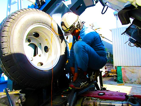 特殊車両整備士（経験者）【高所作業車や穴掘建柱車の整備や点検業務など】の画像