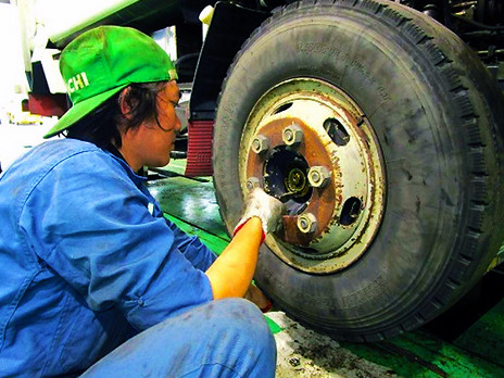 自動車整備士（経験者）【小型車両から大型車両までの整備や点検業務など】の画像