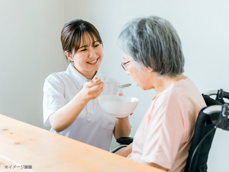 介護職【定員10名の有料老人ホームで食事提供や掃除などの生活援助】の画像