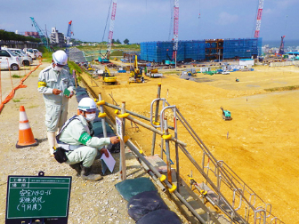 土木施工管理見習いスタッフ【工事記録の撮影や役所等への申請処理等の書類作成など】の画像