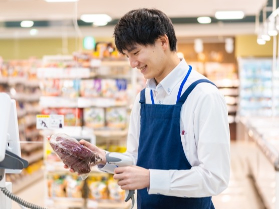 食品レジスタッフ【レジ清算や袋詰めなど接客全般およびレジ回りの片付けなど】の画像