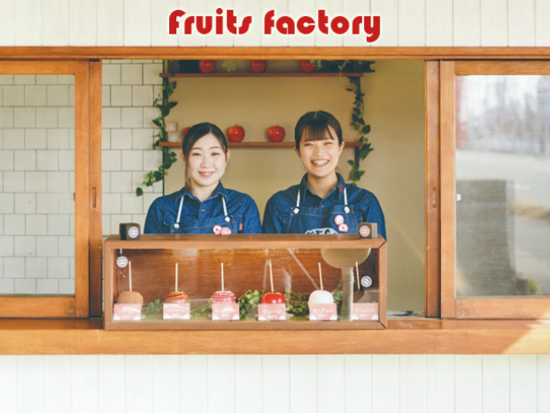 りんご飴専門店での店舗スタッフの画像