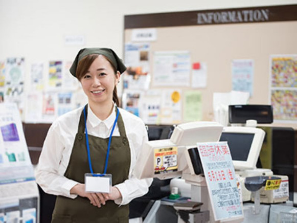 食品レジスタッフ【レジ打ちや袋詰めおよび接客全般など】の画像