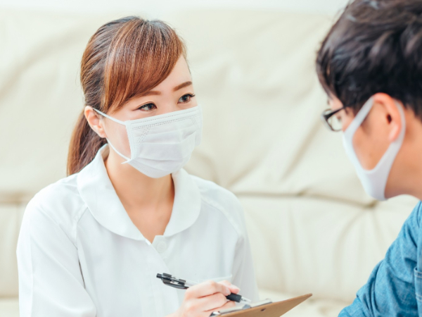 ゆったりとした老人ホームでの看護業務の画像