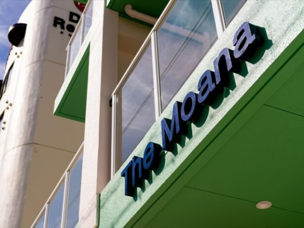 ホテルスタッフ（フロントおよび客室清掃）の画像