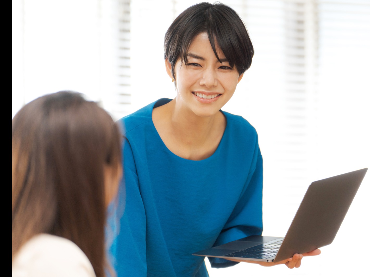 （短期）大学内で学生課の窓口サポートの画像