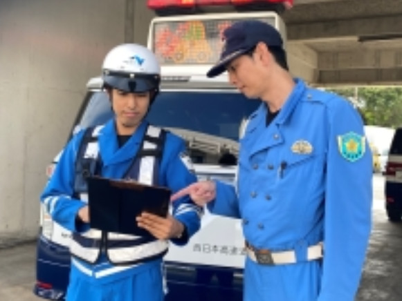 交通管理隊員【沖縄自動車道の交通巡回や管理業務など】の画像