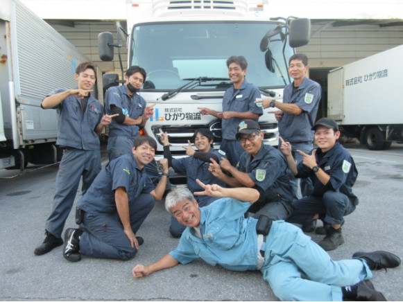 4t車ルート配送ドライバー【配送センターなどに食品や雑貨等の荷卸しをするお仕事】の画像