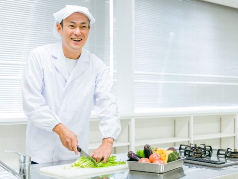 調理スタッフ【和食レストランにて料理の仕込みや盛り付けなど】の画像