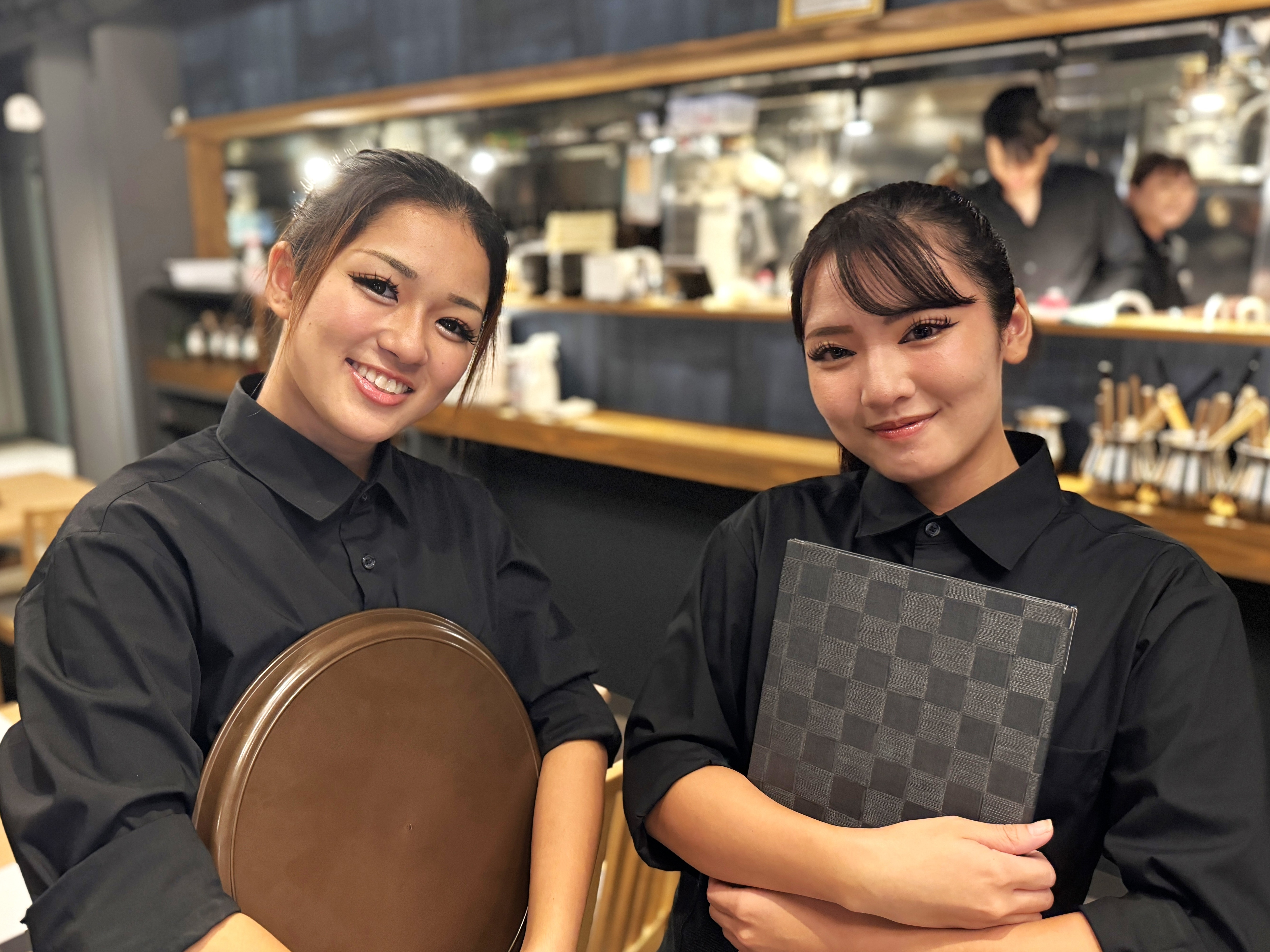 ホールスタッフ【アグーしゃぶしゃぶと創作沖縄料理店での接客サービス】の画像