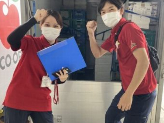 商品の配達スタッフの画像