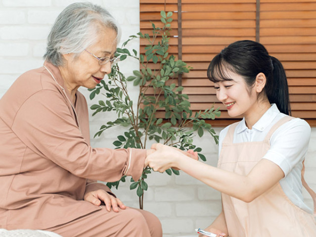 介護職員(無資格可)【通所リハビリ利用者の日常生活支援や送迎】の画像