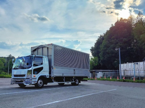 ルート配送スタッフ【4t車以上で決まった取引先への配送作業及び検品業務】の画像