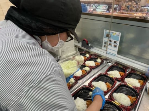 お弁当・お惣菜製造担当【簡単な調理やパック詰め品出し作業】の画像