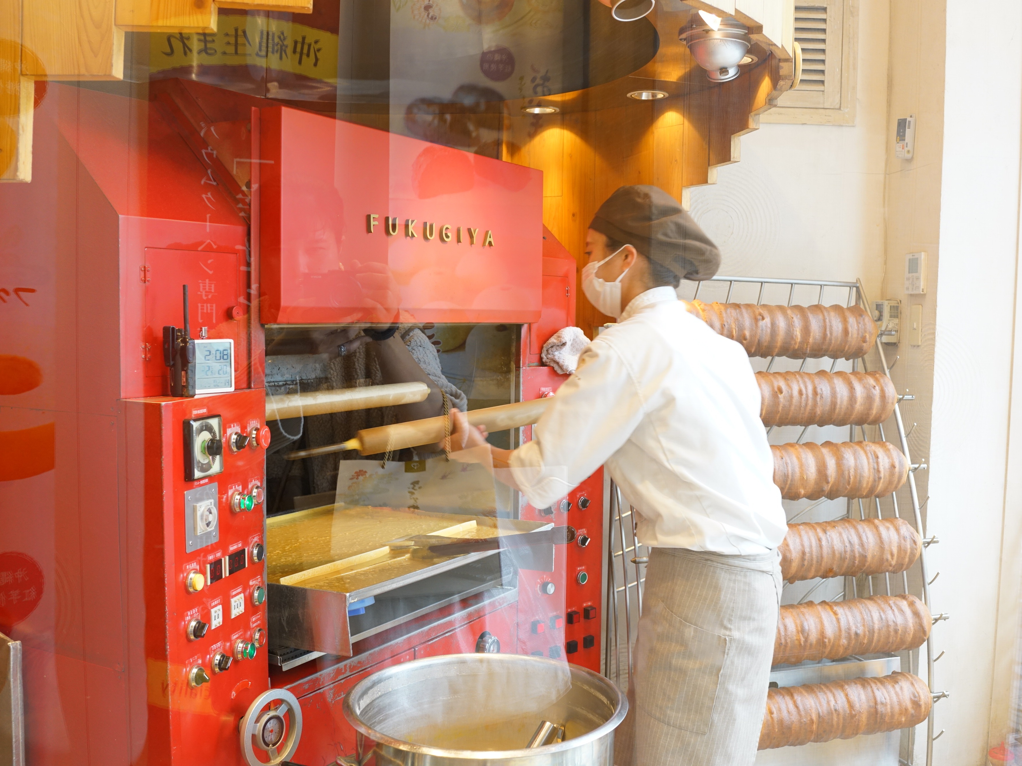 菓子製造スタッフ【バウムクーヘンを中心に焼き菓子の製造及び関連する業務】の画像