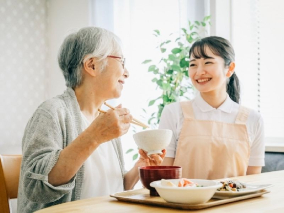 院内軽作業スタッフ【食事の配膳下膳や付き添いおよびシーツ交換など】の画像