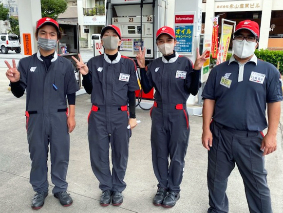 男女サービススタッフ【給油や洗車作業など簡単なお仕事】の画像