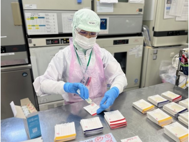 コンビニ向け食品工場の品質管理スタッフの画像