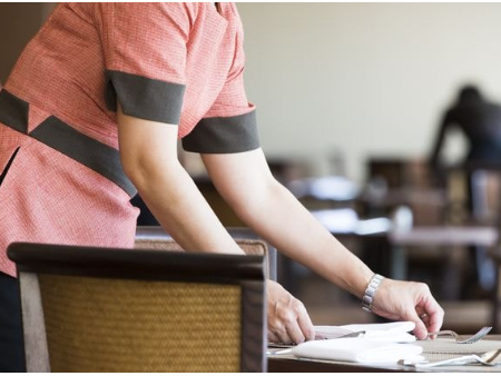 レストランホールスタッフの画像