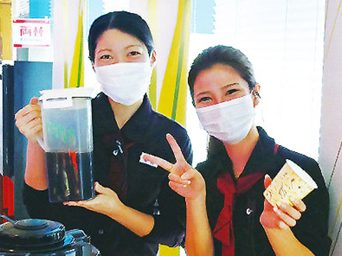 コーヒー販売の店舗専属スタッフの画像