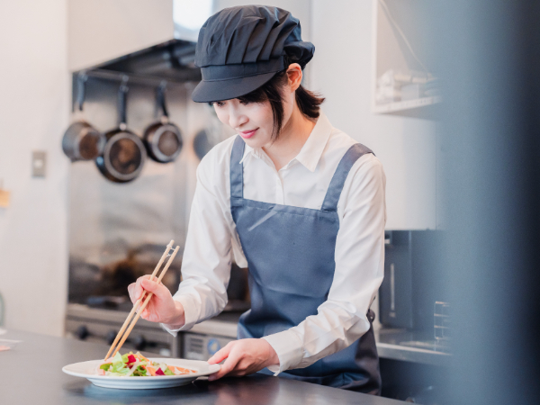 (未経験可)レストランでの調理補助スタッフ/A73の画像