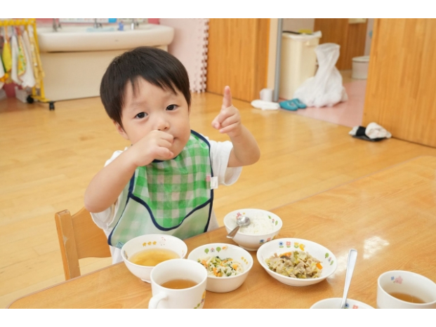 保育園の調理スタッフの画像