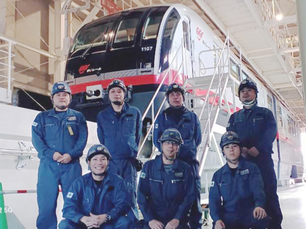モノレール車両点検・整備作業スタッフの画像
